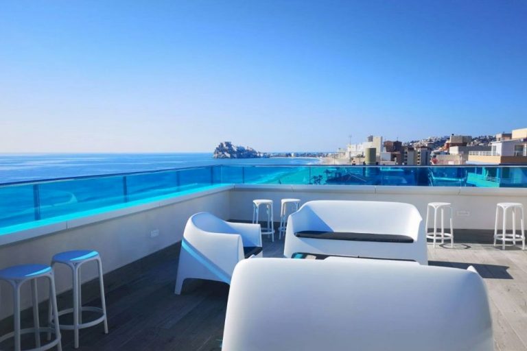 Terraza con las mejores vistas de la playa de Peñíscola