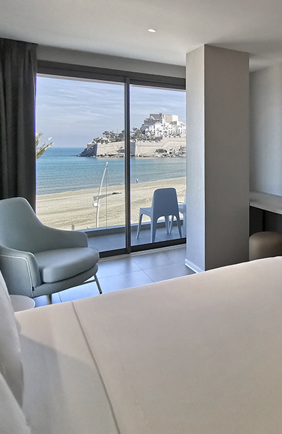 Habitación con vistas directas al Castillo del Papa Luna desde el Hotel Castillo de Peñíscola Spa 4* Sup
